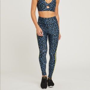 soulcycle Pants - Soul By SoulCycle Floral Tight With Side Stripe soulcycle Pants - Soul By SoulCycle Floral Tight With Side Stripe